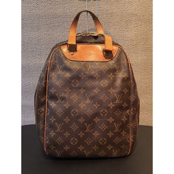 Louis Vuitton Handbags - Authentic Louis Vuitton Excursion Shoes Case Handbag USED